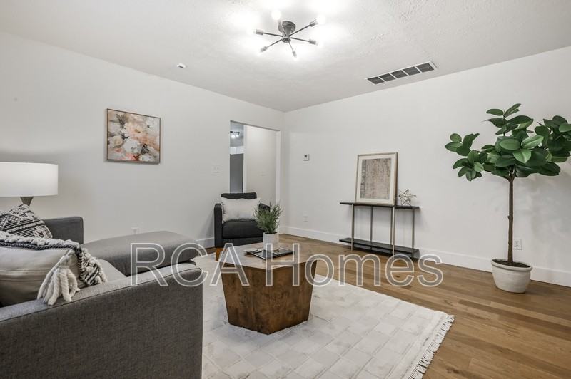 933 N Tuxedo St - Photo 4 of 16