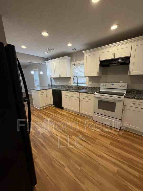 534 Basin St - Photo 3 of 10
