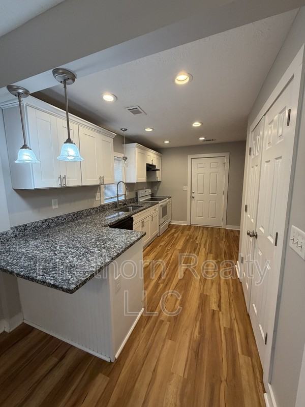 534 Basin St - Photo 4 of 10