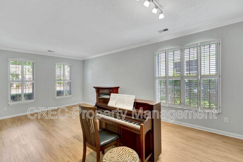 3282 Heathland Way - Photo 4 of 39