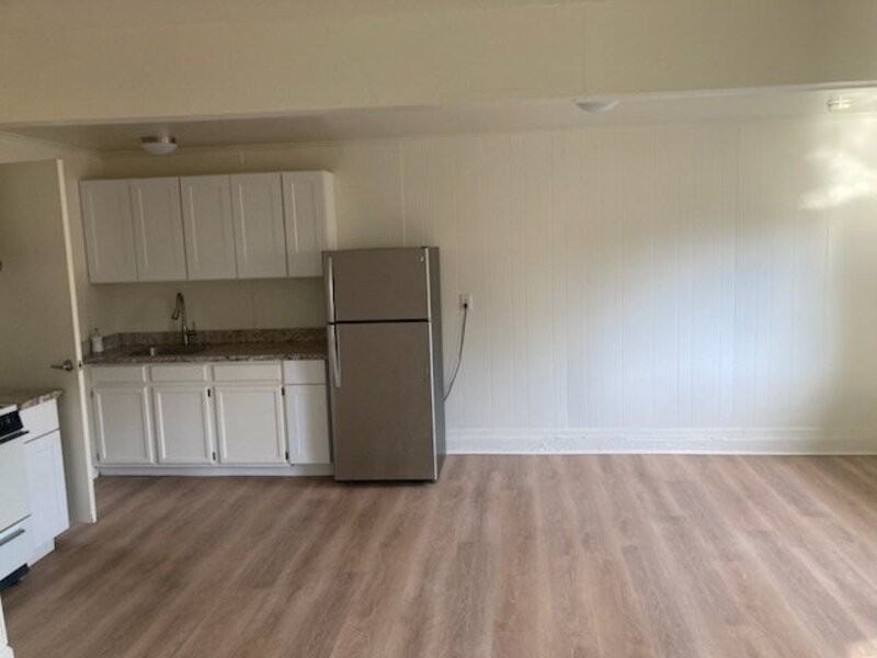 9990 Oak St #B - Photo 2 of 8