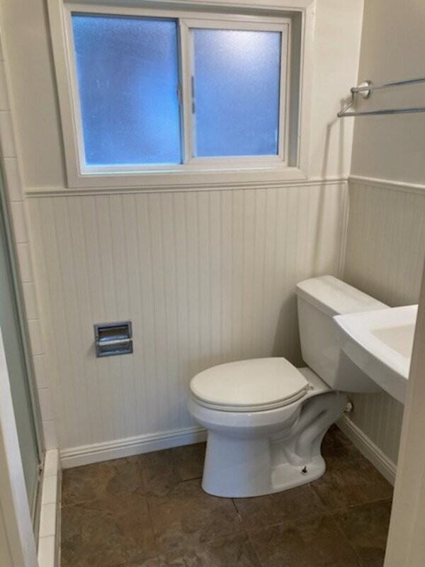9990 Oak St #B - Photo 6 of 8