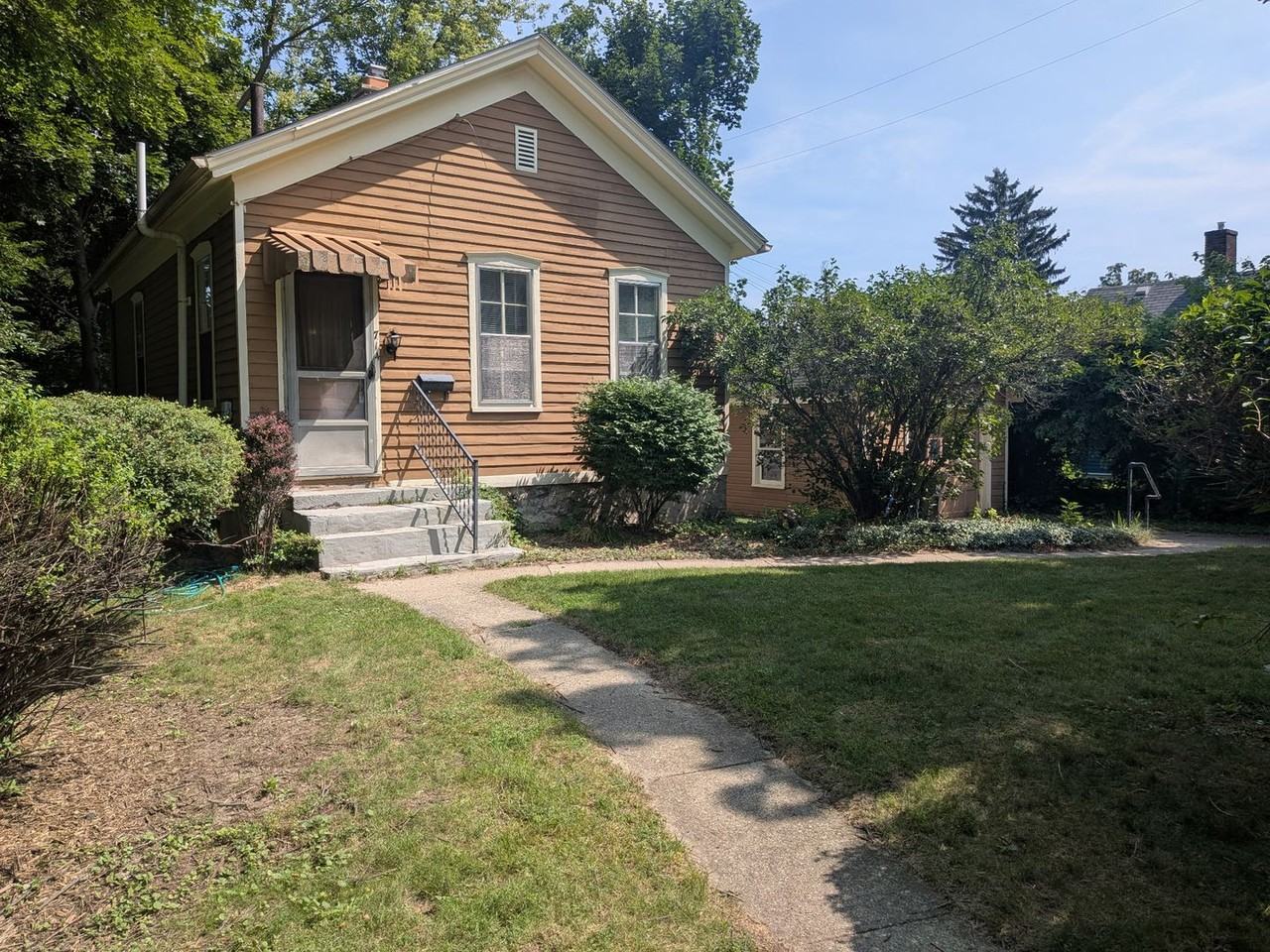 714 W Madison St - Photo 2 of 10