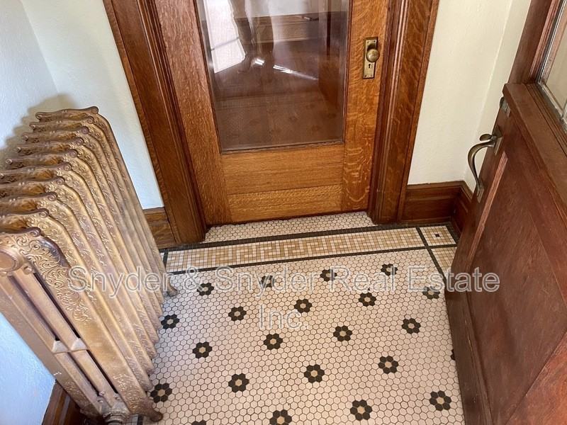27 Casterton Ave #1 - Photo 2 of 19