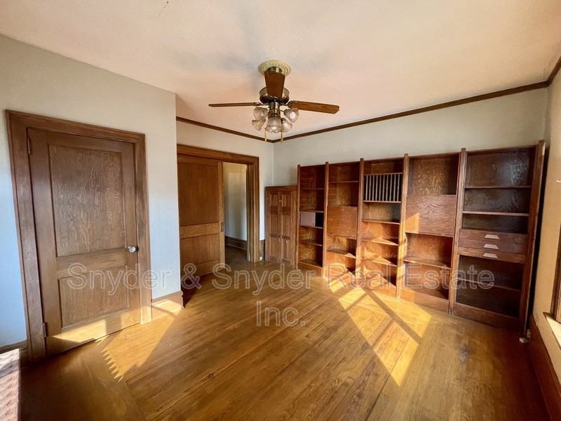 27 Casterton Ave #1 - Photo 3 of 19