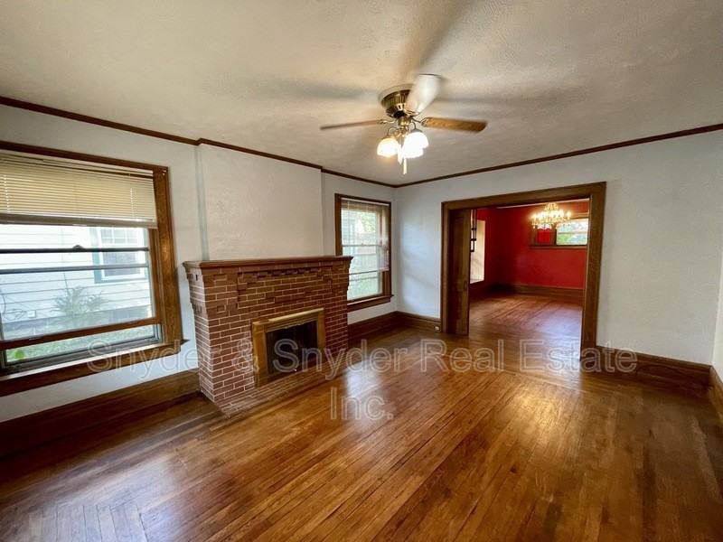 27 Casterton Ave #1 - Photo 4 of 19