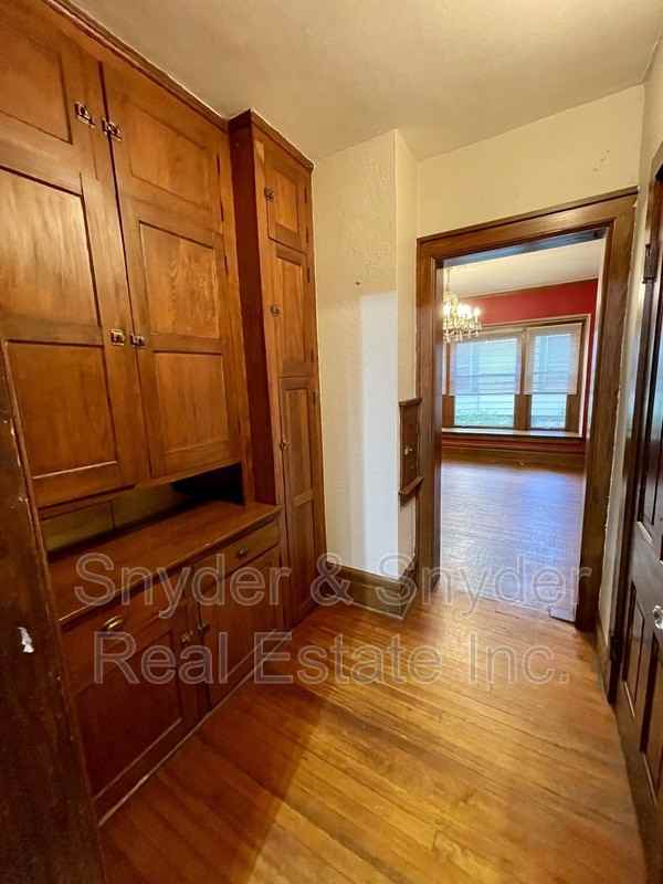 27 Casterton Ave #1 - Photo 6 of 19