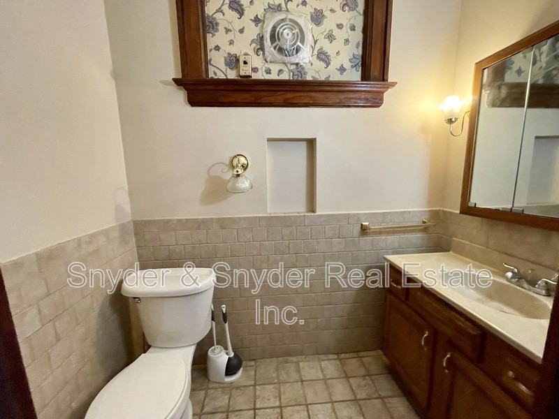 27 Casterton Ave #1 - Photo 7 of 19