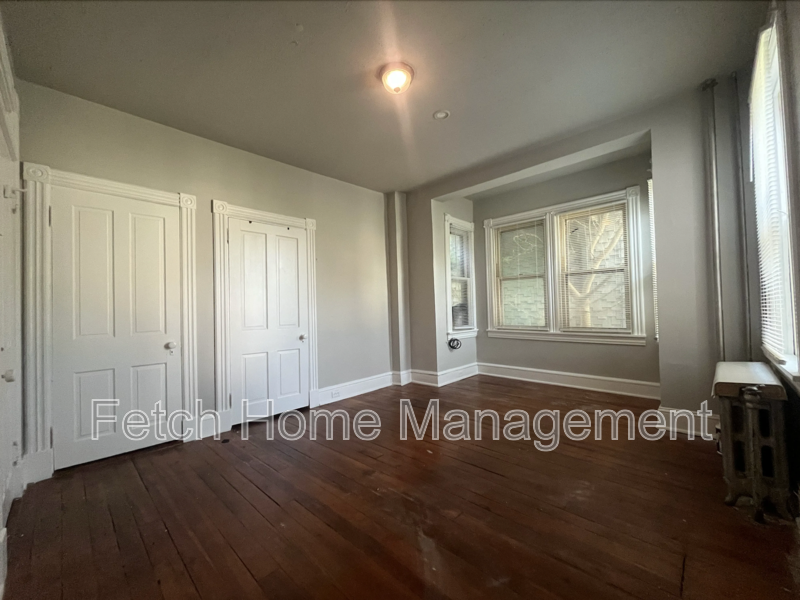 911 E King St - Photo 7 of 7