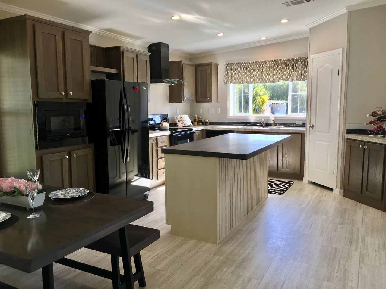459 Emden St - Photo 3 of 15