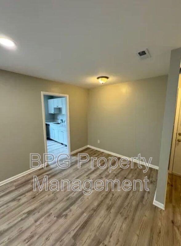 139 Green St #12 - Photo 7 of 13