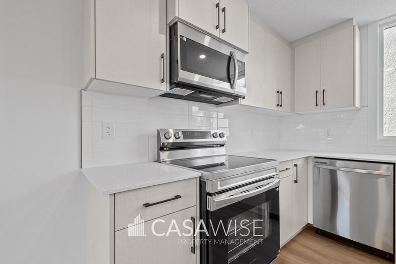 11323 106 St Nw #2 - Photo 2 of 28