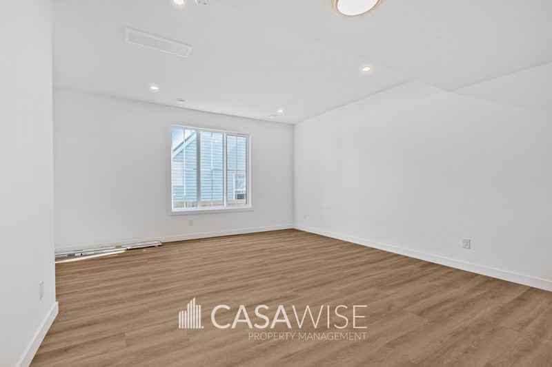 11323 106 St Nw #2 - Photo 6 of 28