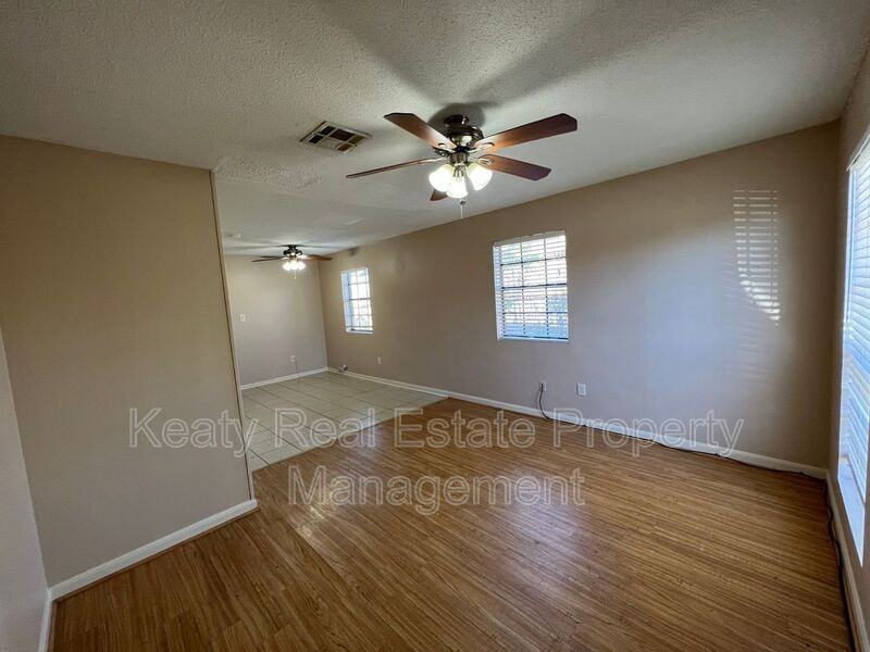 418 Failla Rd #4 - Photo 3 of 12