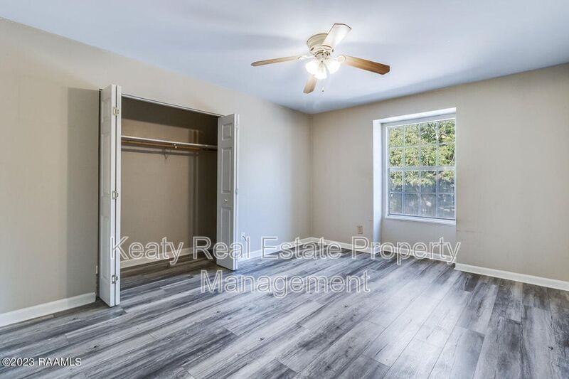 211 Versailles Blvd #10 - Photo 3 of 15