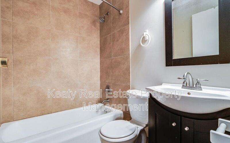211 Versailles Blvd #10 - Photo 4 of 15