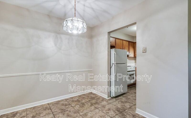 211 Versailles Blvd #10 - Photo 5 of 15