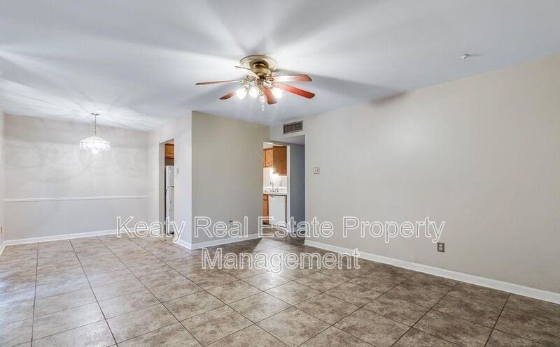 211 Versailles Blvd #10 - Photo 6 of 15