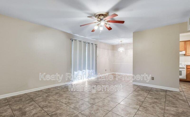 211 Versailles Blvd #10 - Photo 7 of 15