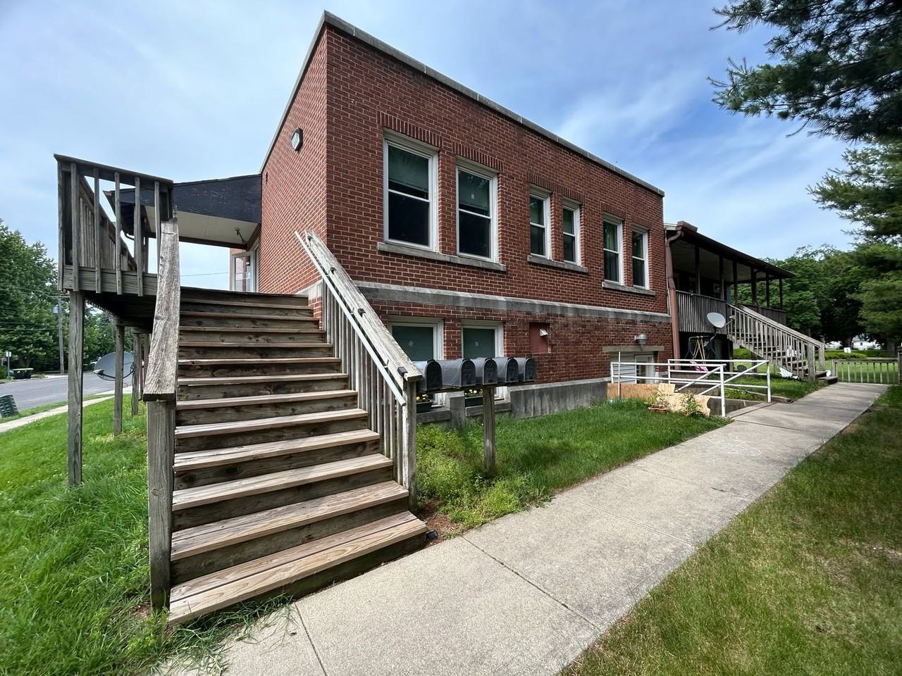 703 N Park/704 N Main - Photo 2 of 50