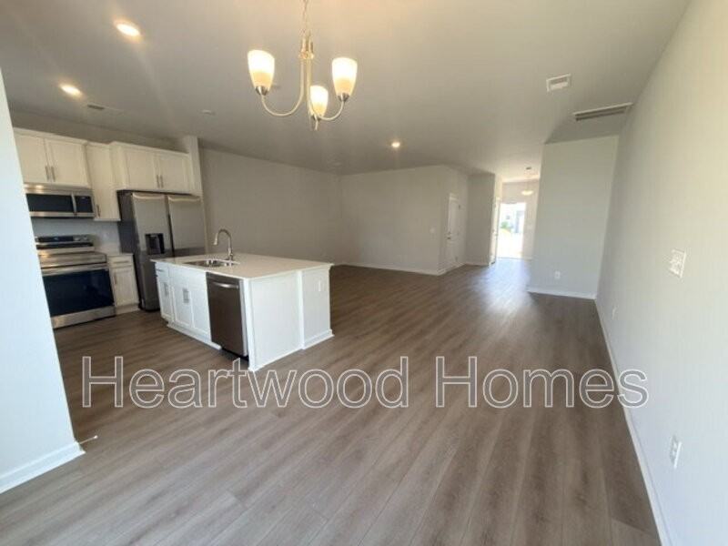 121 Bartlett Dr - Photo 3 of 44