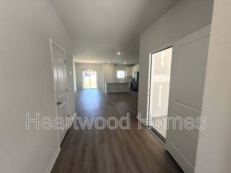 121 Bartlett Dr - Photo 4 of 44