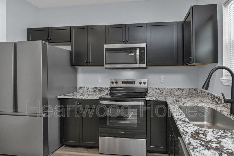 32 Roberson St - Photo 5 of 36