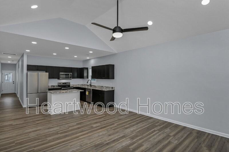 32 Roberson St - Photo 6 of 36