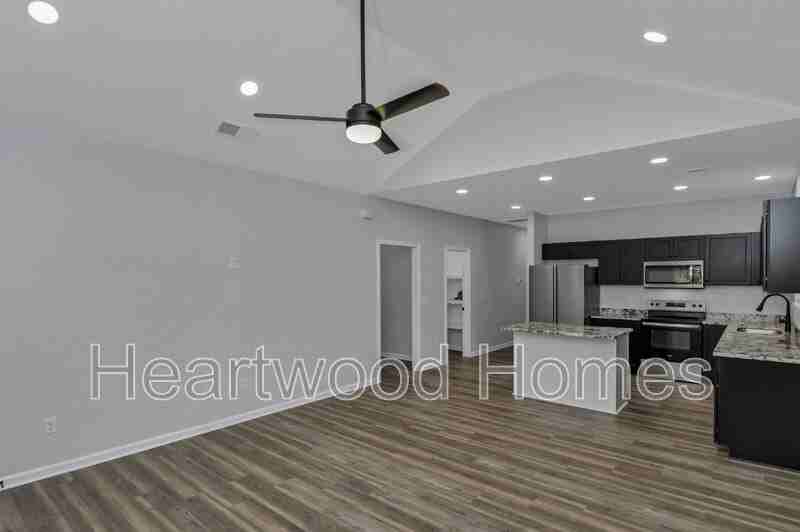 32 Roberson St - Photo 7 of 36