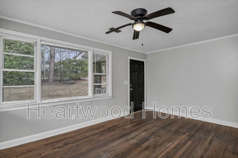 3300 Margrave Rd #B - Photo 4 of 28