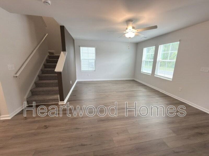 807 Coburg Ln - Photo 3 of 49