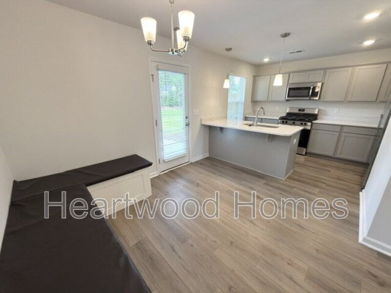 807 Coburg Ln - Photo 4 of 49