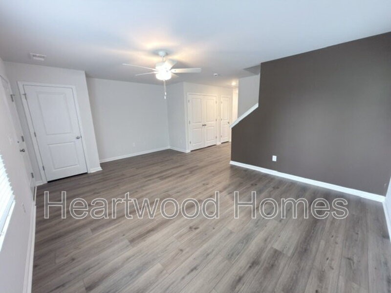 807 Coburg Ln - Photo 7 of 49