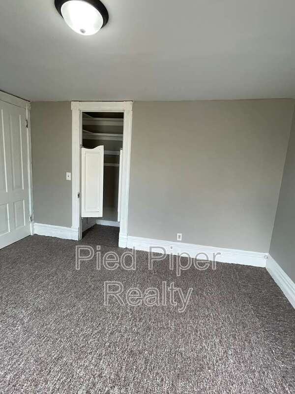217 N West Ave - Photo 7 of 18