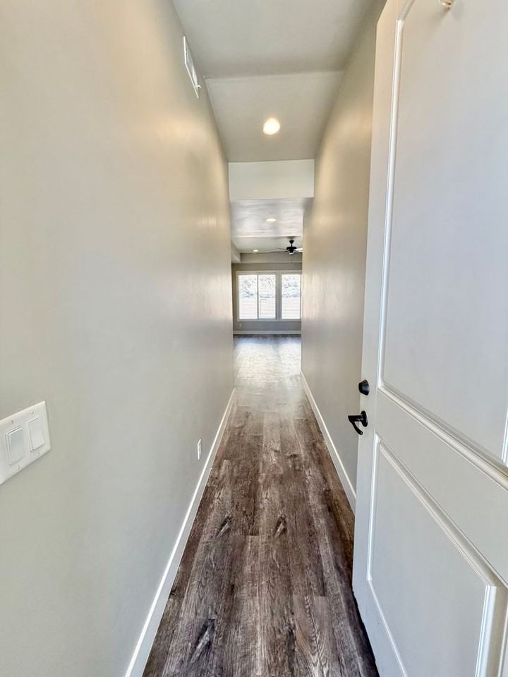 1496 W 460 N - Photo 3 of 28
