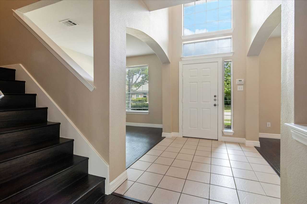 4621 Brighton Dr - Photo 3 of 26