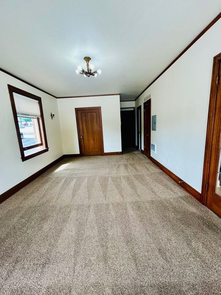 Burke Hill Apartments - Photo 6 of 37