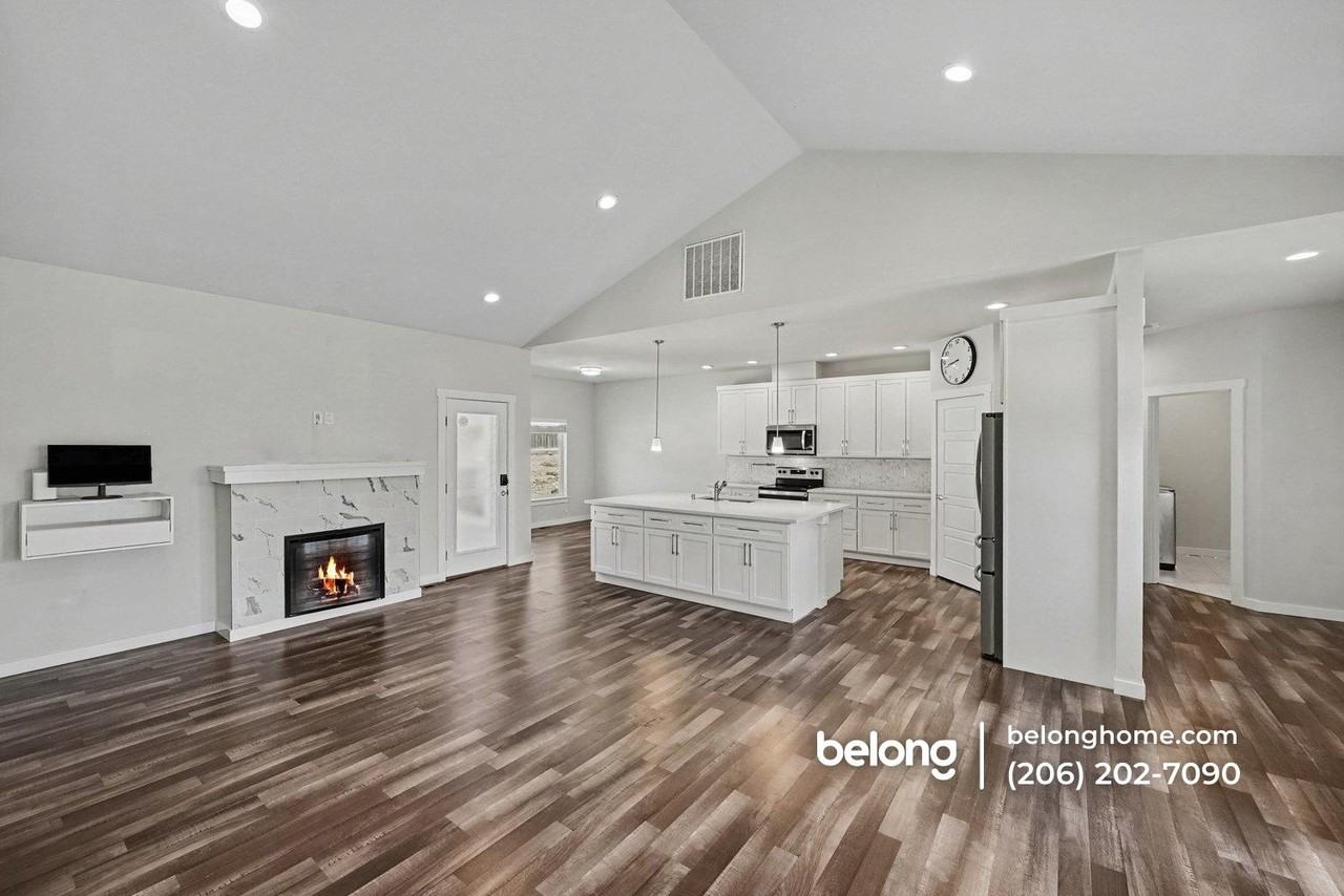 410 Emerald St #A - Photo 4 of 26