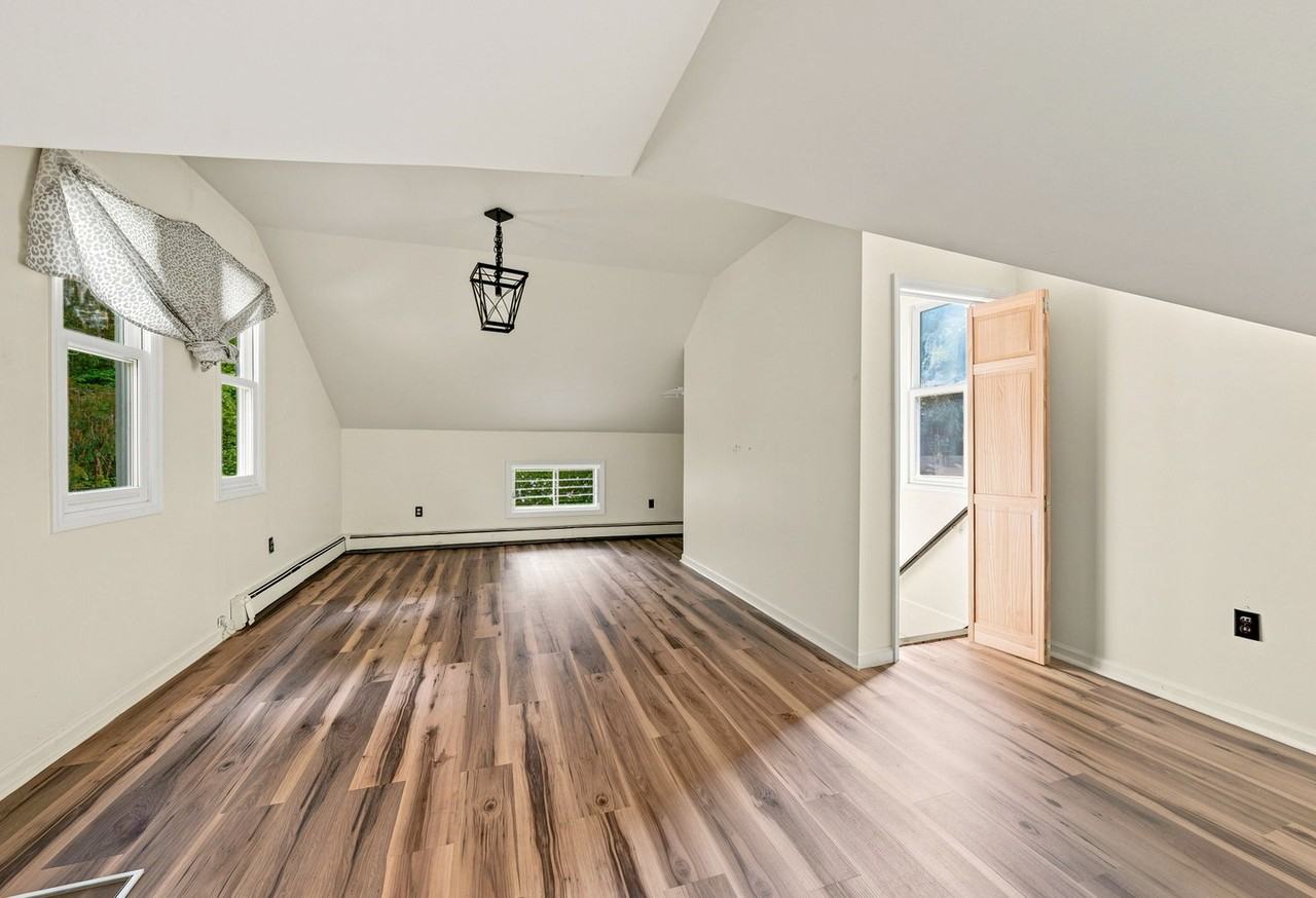 8 Mc Croy Dr - Photo 2 of 10