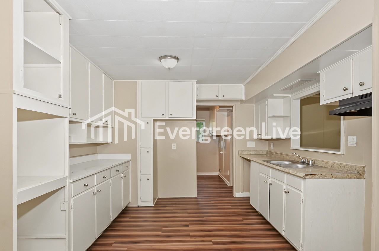 3045 Brookdale St - Photo 5 of 15