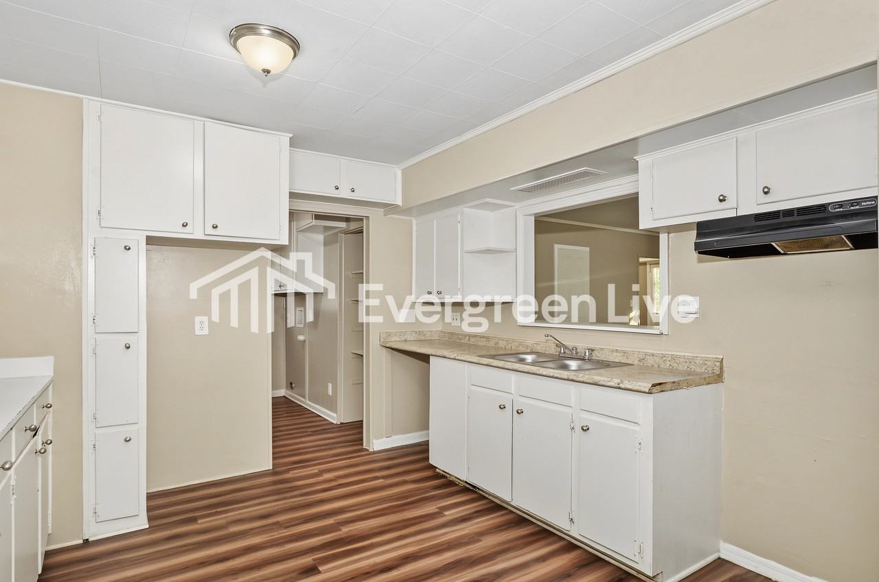 3045 Brookdale St - Photo 7 of 15