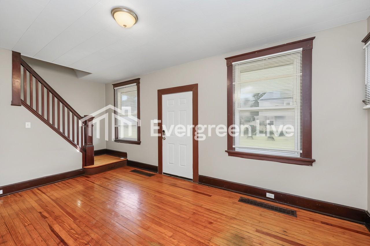 3717 Woodbine Ave - Photo 3 of 15