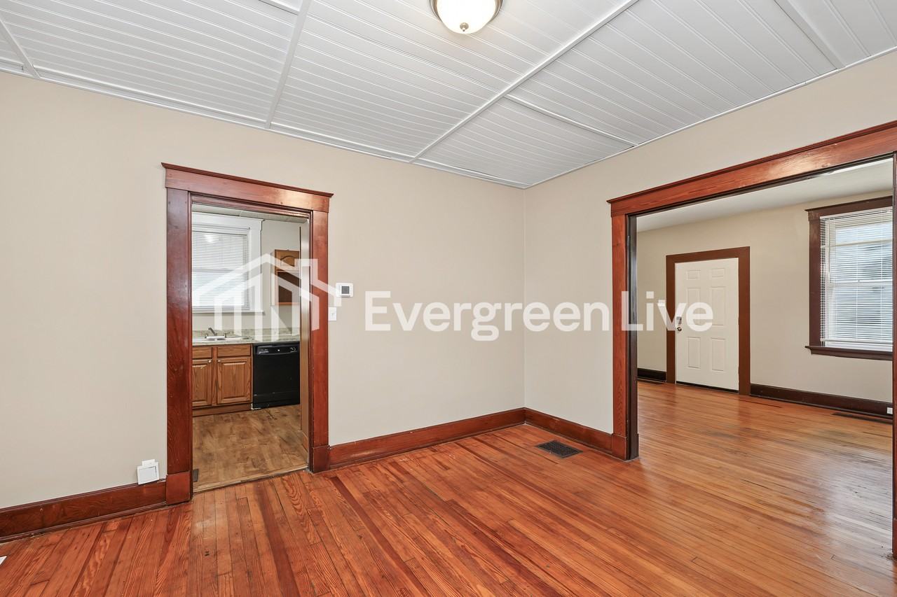 3717 Woodbine Ave - Photo 5 of 15