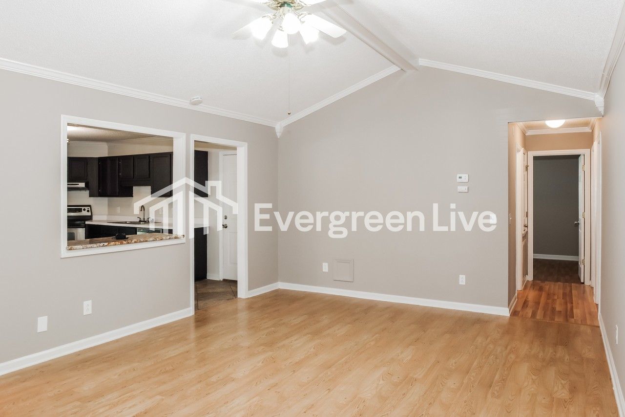 135 Hollington Dr Ne - Photo 2 of 15