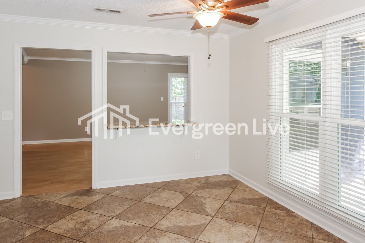 135 Hollington Dr Ne - Photo 3 of 15