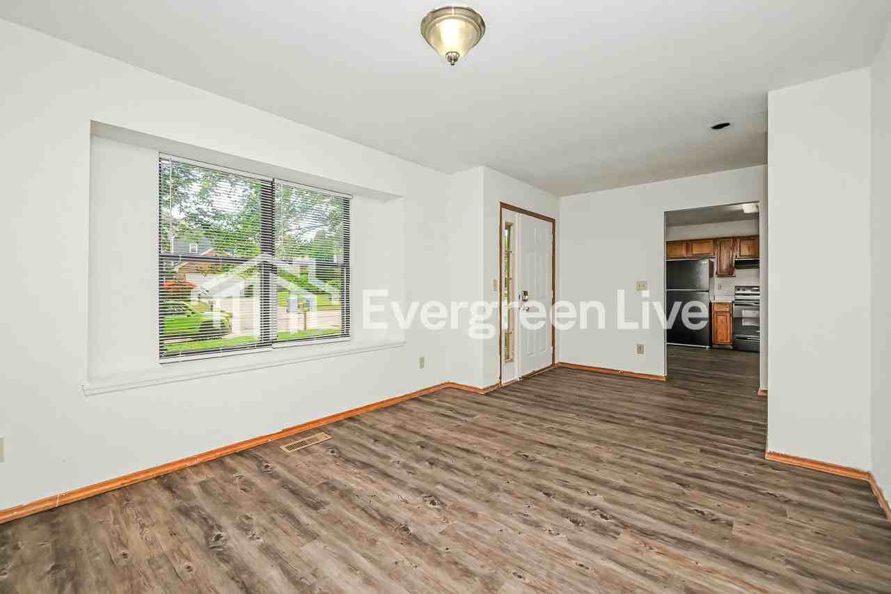 6877 Charlesgate Rd - Photo 3 of 15