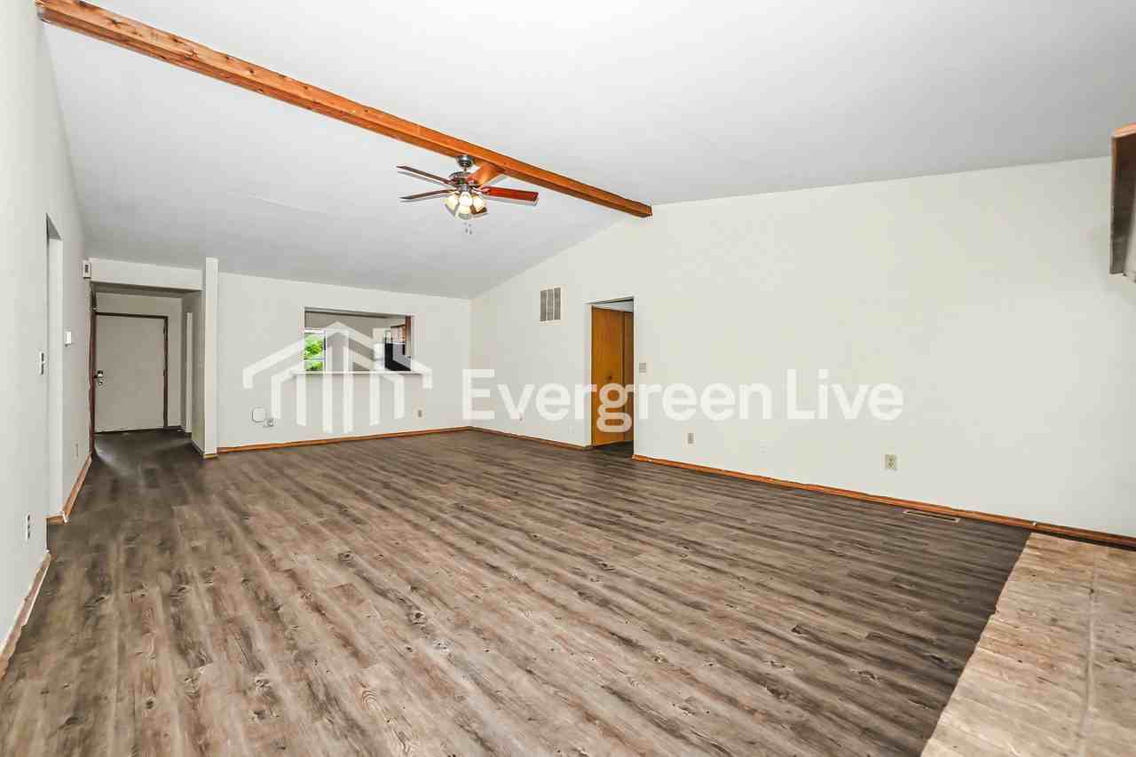 6877 Charlesgate Rd - Photo 5 of 15
