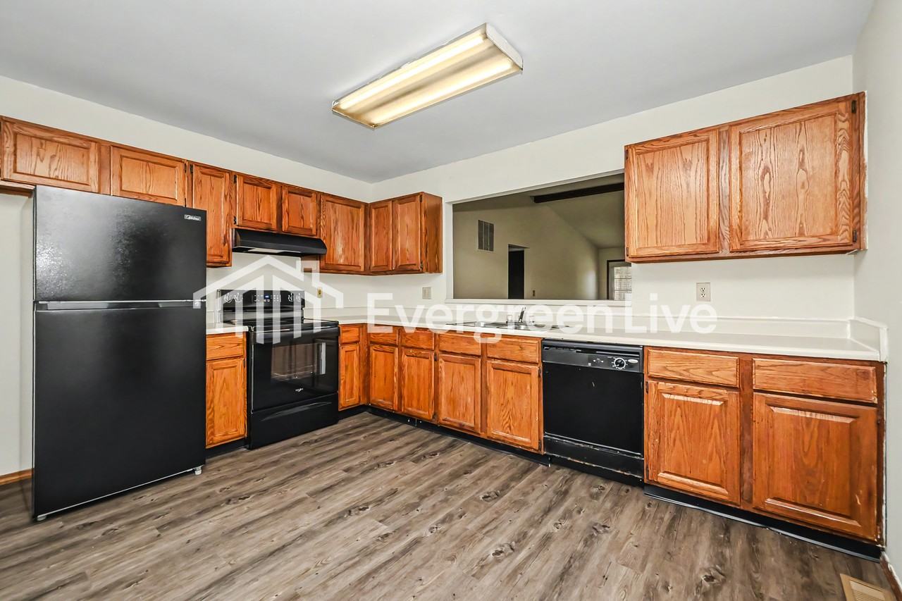 6877 Charlesgate Rd - Photo 6 of 15