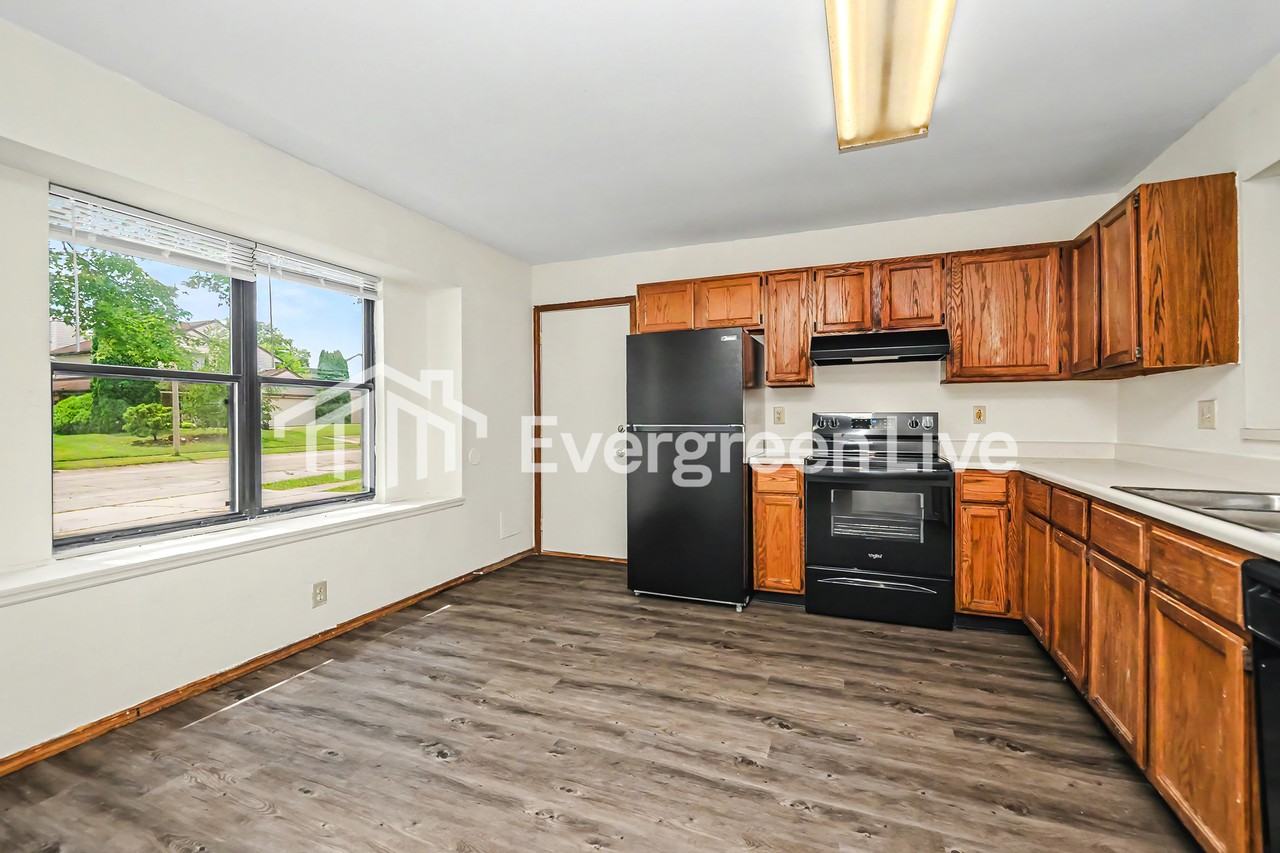 6877 Charlesgate Rd - Photo 7 of 15