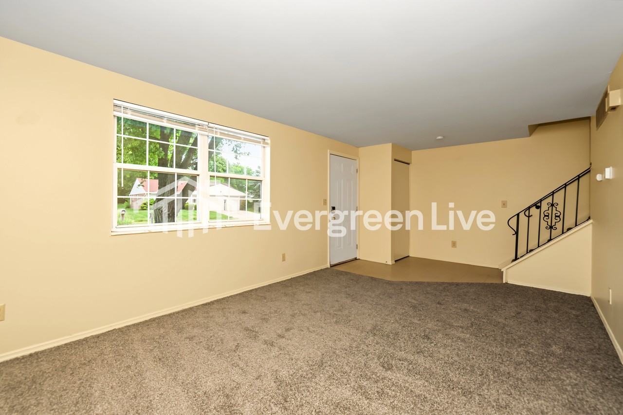 8441 Eagle Pass Dr - Photo 3 of 15